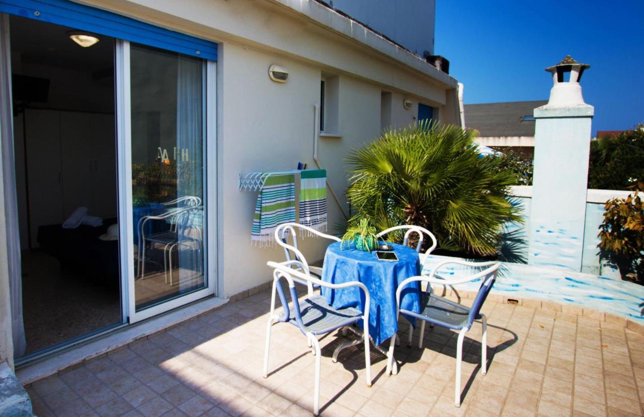 Hotel Adria B&B Misano Adriatico Exterior foto