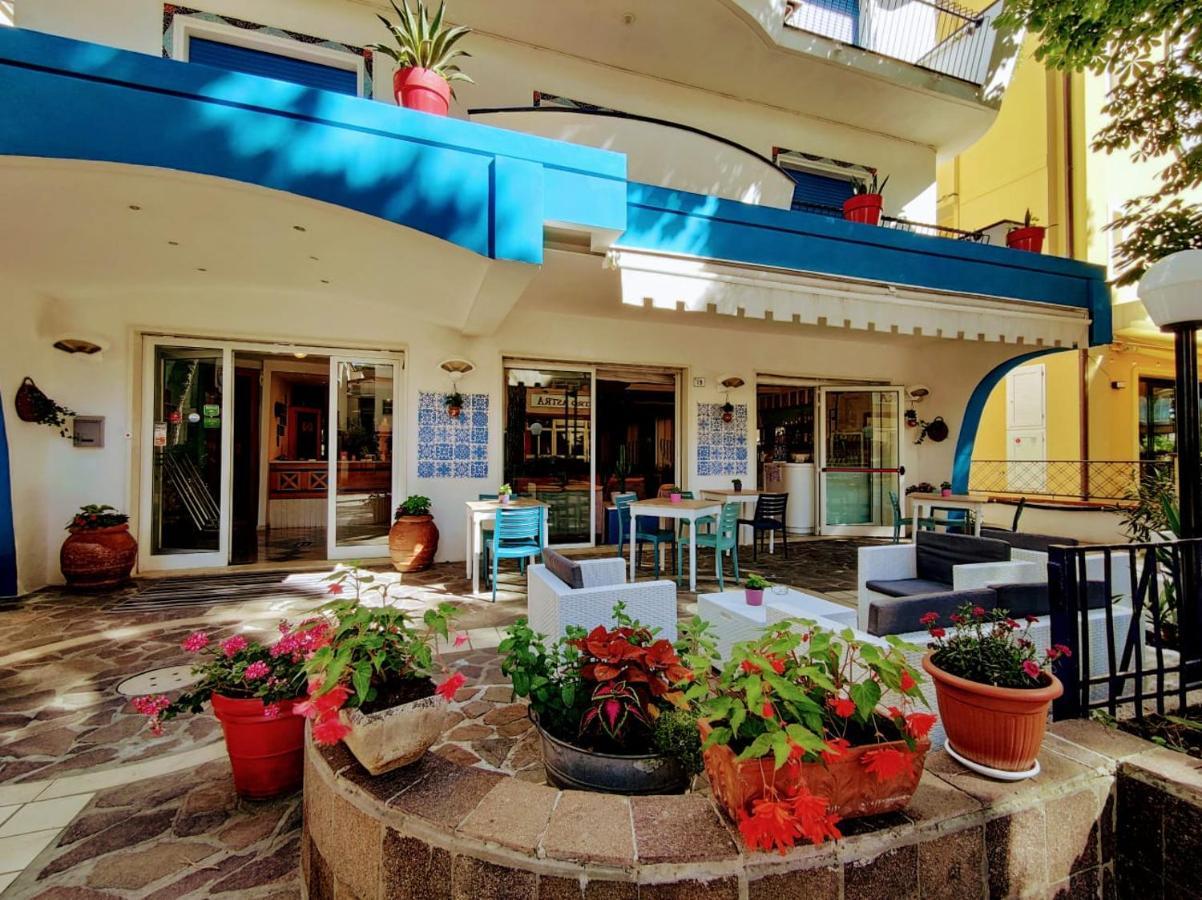 Hotel Adria B&B Misano Adriatico Exterior foto