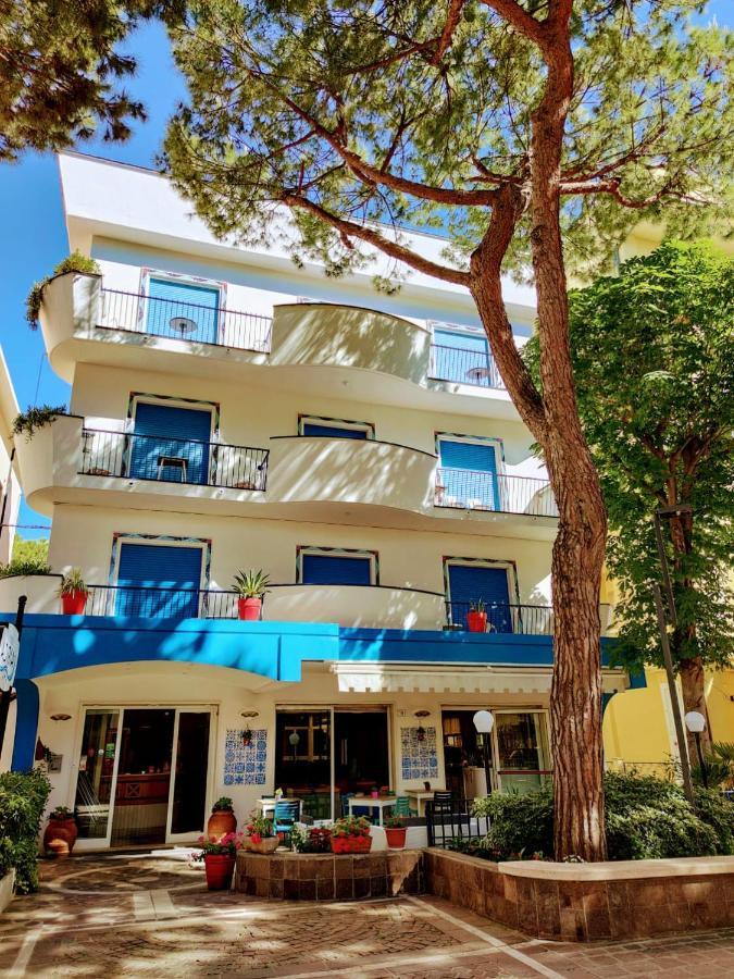 Hotel Adria B&B Misano Adriatico Exterior foto