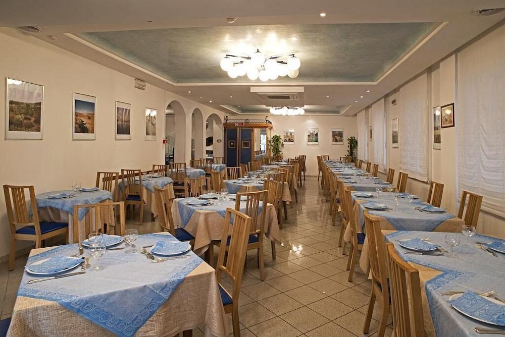 Hotel Adria B&B Misano Adriatico Exterior foto