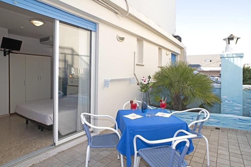 Hotel Adria B&B Misano Adriatico Exterior foto