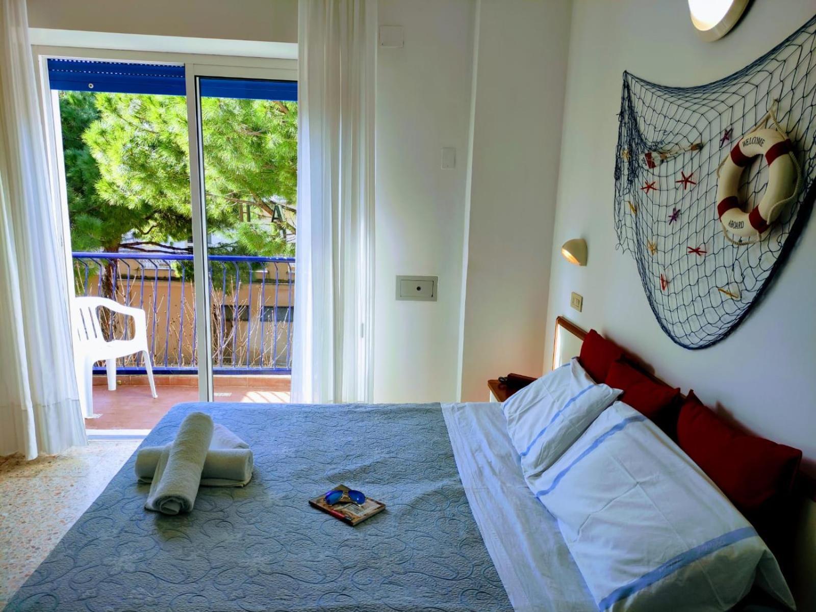 Hotel Adria B&B Misano Adriatico Zimmer foto