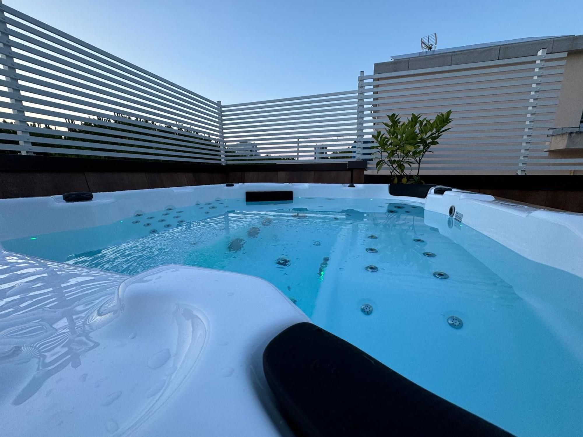 Hotel Adria B&B Misano Adriatico Exterior foto